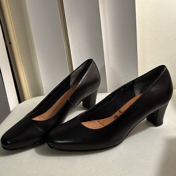 Ros Hommerson Classic Leather Pumps Heels Sz 6.5 Wide - Picture 5 of 9